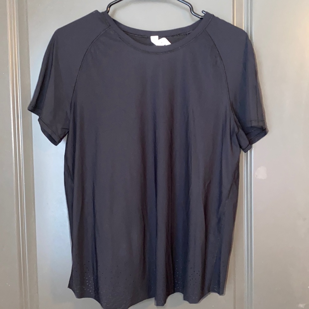 black lululemon top
